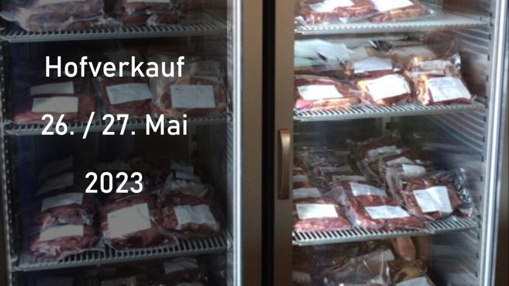 Kühlschrank mit abgepackten Fleischwaren